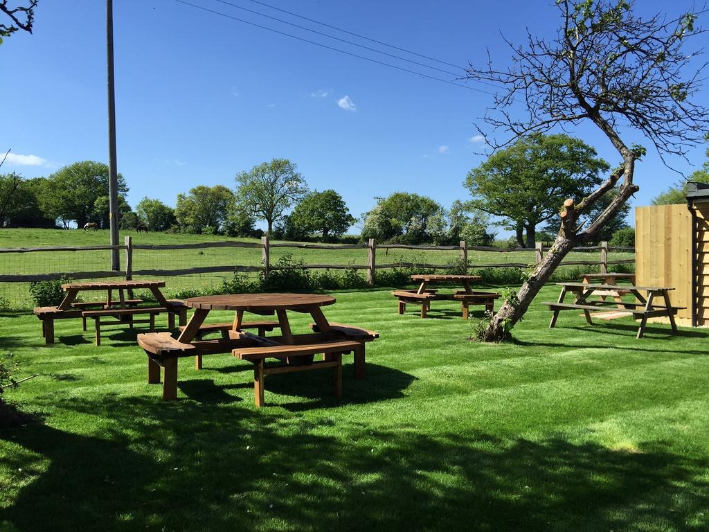 הורשאם The Windmill Inn מראה חיצוני תמונה